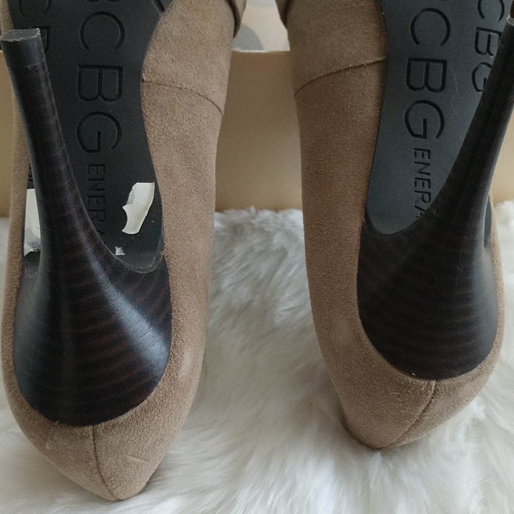 BCBGeneration STUDDED Taupe SUEDE Heels NWT - Picture 7 of 7